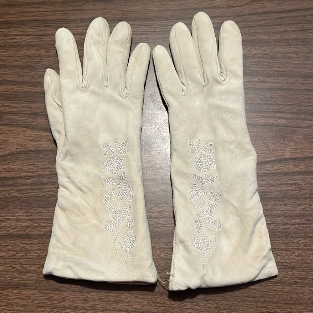 NEW Lab Gloves Italy SZ 7 Genuine Leather Cashmere Lined Cream NWOT